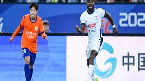 湖人对决尼克斯！NBA常规赛巅峰对决，洛杉矶与纽约的篮球史诗对决！